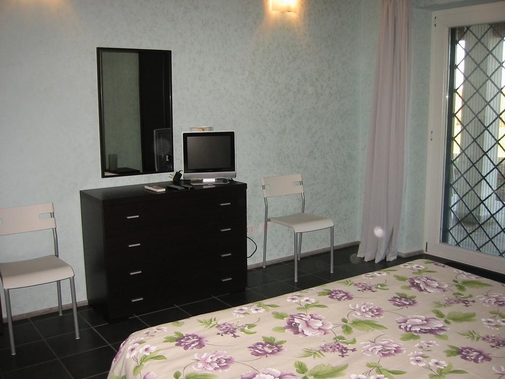 Casa Vacanze Vigna Di Valle Bracciano  Zimmer foto