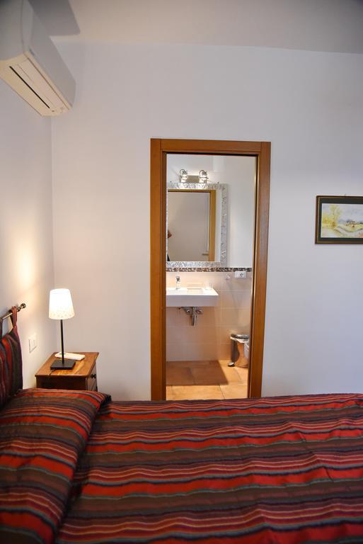 Casa Vacanze Vigna Di Valle Bracciano  Zimmer foto
